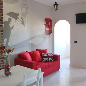 Metropolis Rooms&Services